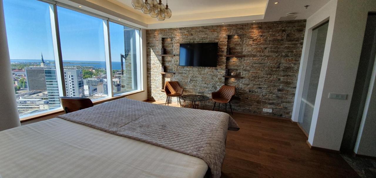 Skyview Suite - Breathtaking Views From Bed And From Jacuzzi. City Center Skyscraper Upper Floors Таллин Экстерьер фото