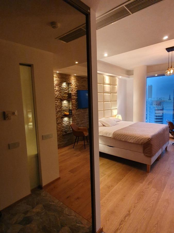 Skyview Suite - Breathtaking Views From Bed And From Jacuzzi. City Center Skyscraper Upper Floors Таллин Экстерьер фото