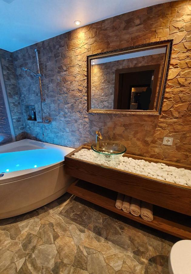 Skyview Suite - Breathtaking Views From Bed And From Jacuzzi. City Center Skyscraper Upper Floors Таллин Экстерьер фото