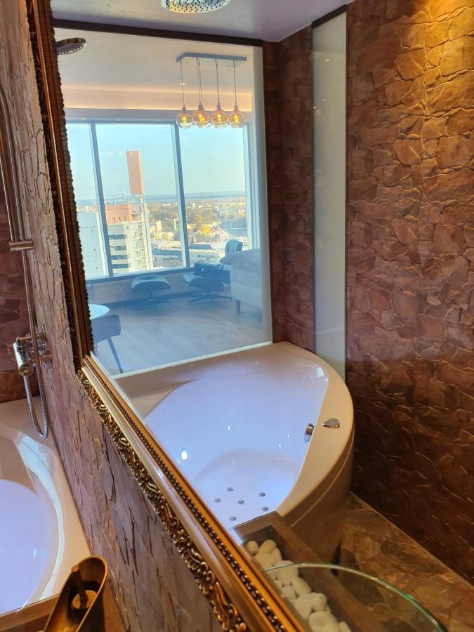 Skyview Suite - Breathtaking Views From Bed And From Jacuzzi. City Center Skyscraper Upper Floors Таллин Экстерьер фото