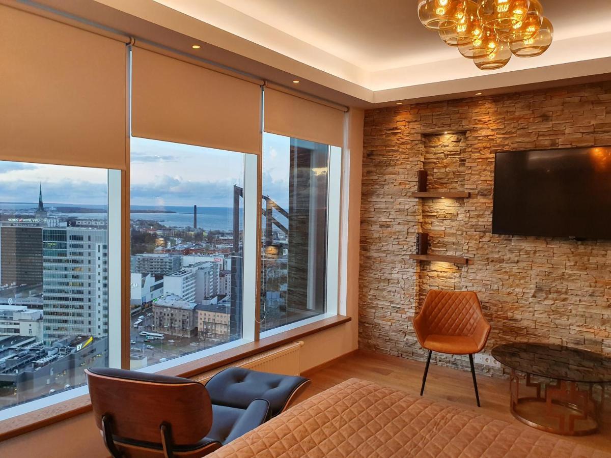 Skyview Suite - Breathtaking Views From Bed And From Jacuzzi. City Center Skyscraper Upper Floors Таллин Экстерьер фото