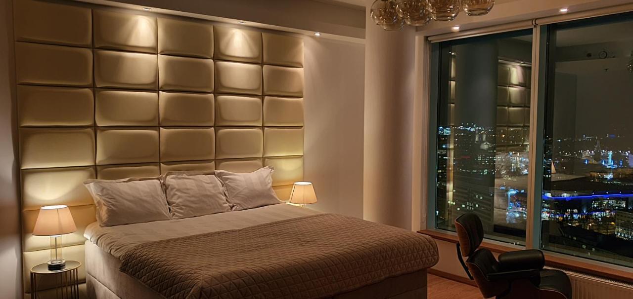 Skyview Suite - Breathtaking Views From Bed And From Jacuzzi. City Center Skyscraper Upper Floors Таллин Экстерьер фото